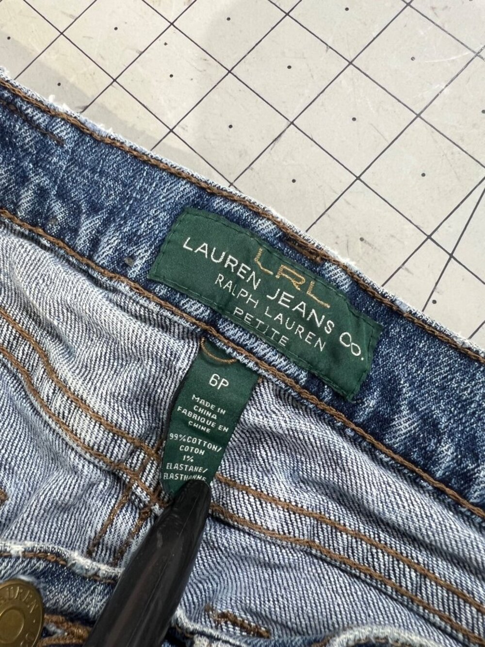 Lauren Ralph Lauren Jeans Co. Women’s Distressed Bootcut Blue Denim Jeans Sz. 6P - Picture 11 of 12